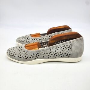 CLIFFS BY WHITE MOUNTAIN SHOES WOMENS 9M GREY FLATS